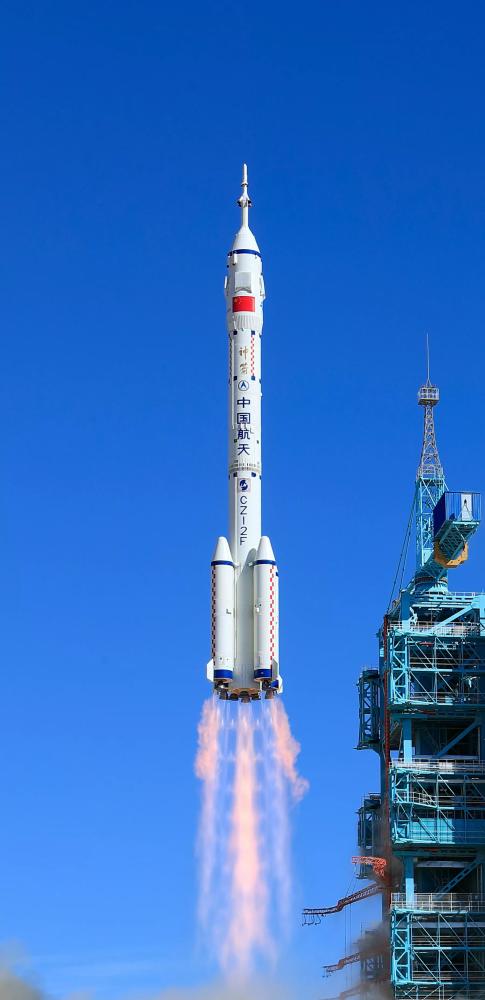 “神舟三NBA赌注平台号”飞船发射成功后中国载人航天工程有关负责人在现场